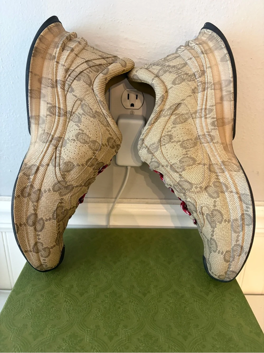Gucci Run Sneakers size 10